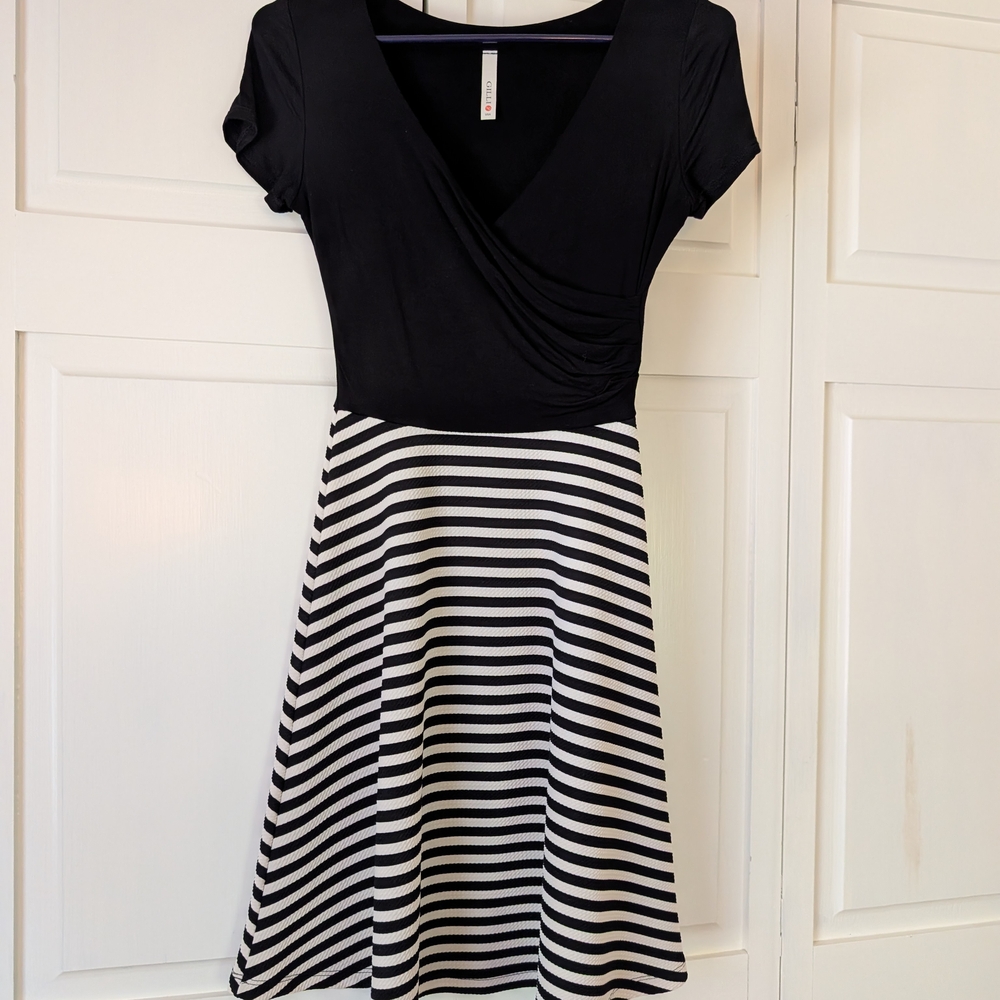 Gilli Black and White Midi Dress